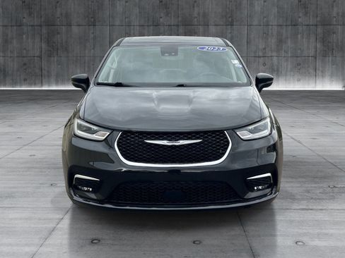 Used 2023 Chrysler Pacifica Touring-L FWD image 8