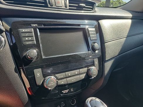 Used 2019 Nissan Rogue SV AWD/4WD image 26