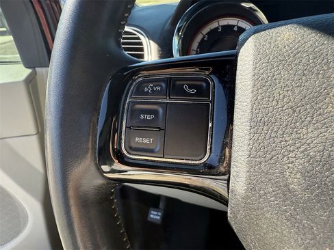 Used 2017 Dodge Grand Caravan SE image 16