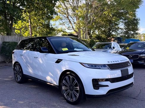 Used 2024 Land Rover Range Rover Sport SE AWD/4WD image 8