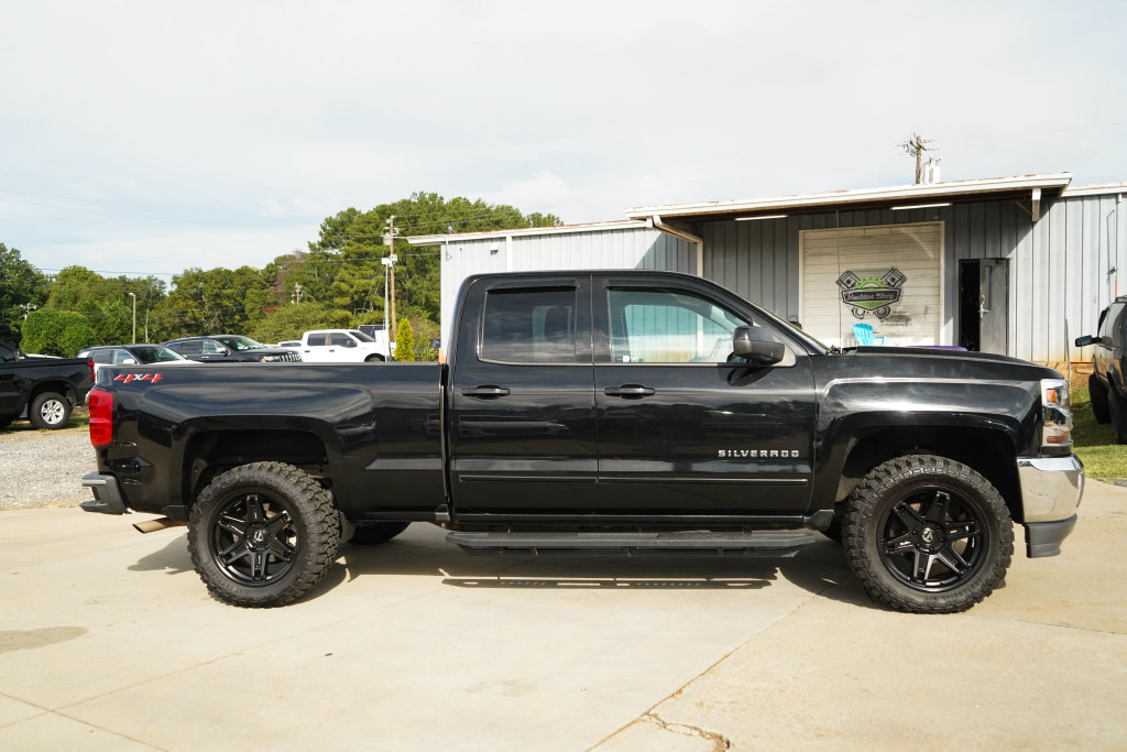 Used 2018 Chevrolet Silverado 1500 LT w/ All Star Edition AWD/4WD image 3
