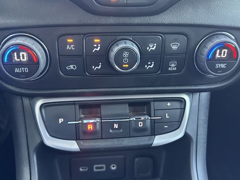 Used 2023 GMC Terrain SLE w/ Driver Convenience Package image 18