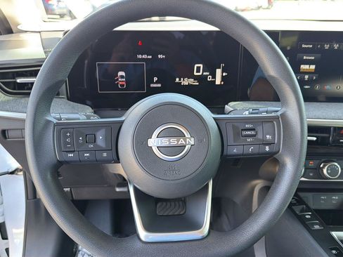 Used 2025 Nissan Kicks SV FWD image 19