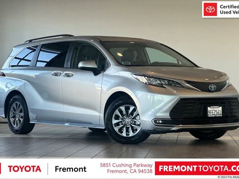 Certified 2023 Toyota Sienna XLE image 1