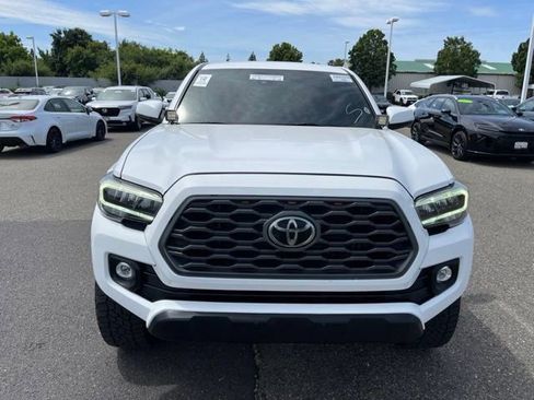 Used 2020 Toyota Tacoma TRD Off-Road w/ Technology Package AWD/4WD image 2
