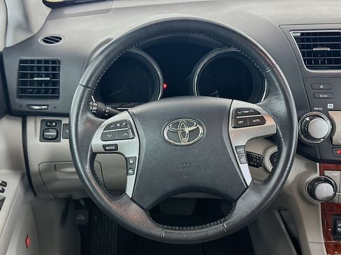 Used 2012 Toyota Highlander Limited w/ Tow Pkg image 18