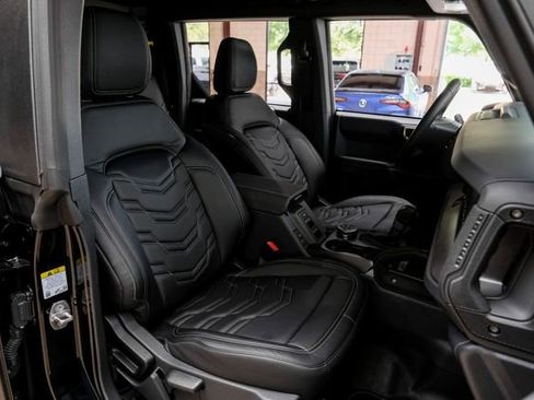 Used 2025 Ford Bronco Badlands image 67