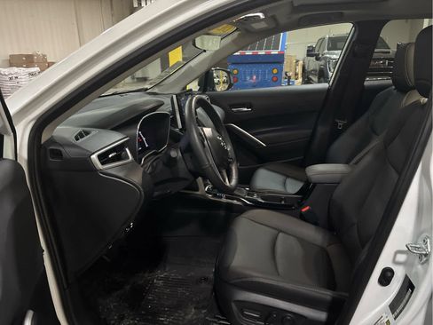 Certified 2025 Toyota Corolla Cross XLE image 9