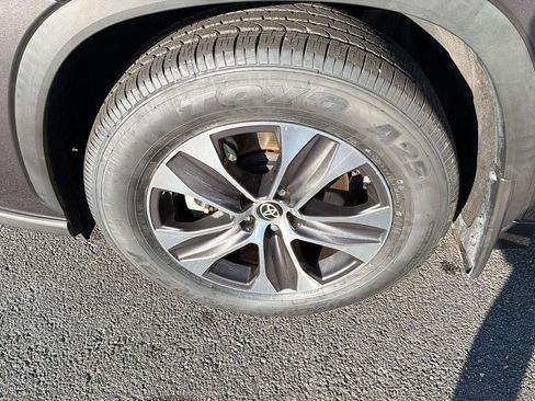 Certified 2024 Toyota Highlander XLE FWD image 39