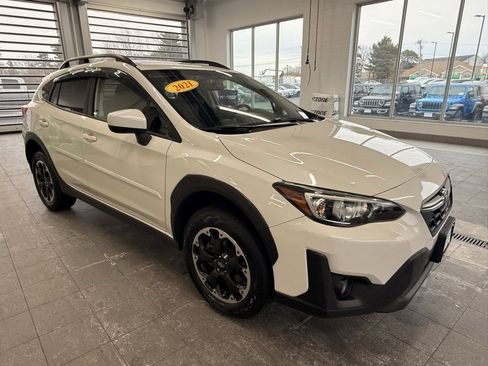 Used 2021 Subaru Crosstrek 2.0i Premium image 1