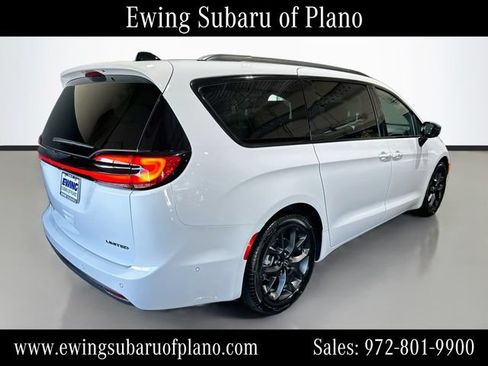 Used 2025 Chrysler Pacifica Limited FWD image 7