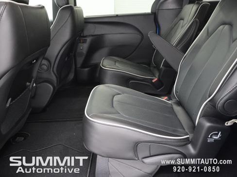 New 2026 Chrysler Pacifica Limited w/ S Appearance Package AWD/4WD image 9