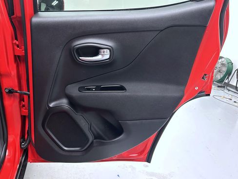 Used 2021 Jeep Renegade Latitude image 17