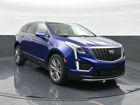 Certified 2023 Cadillac XT5 Premium Luxury w/ Technology Package FWD image 4