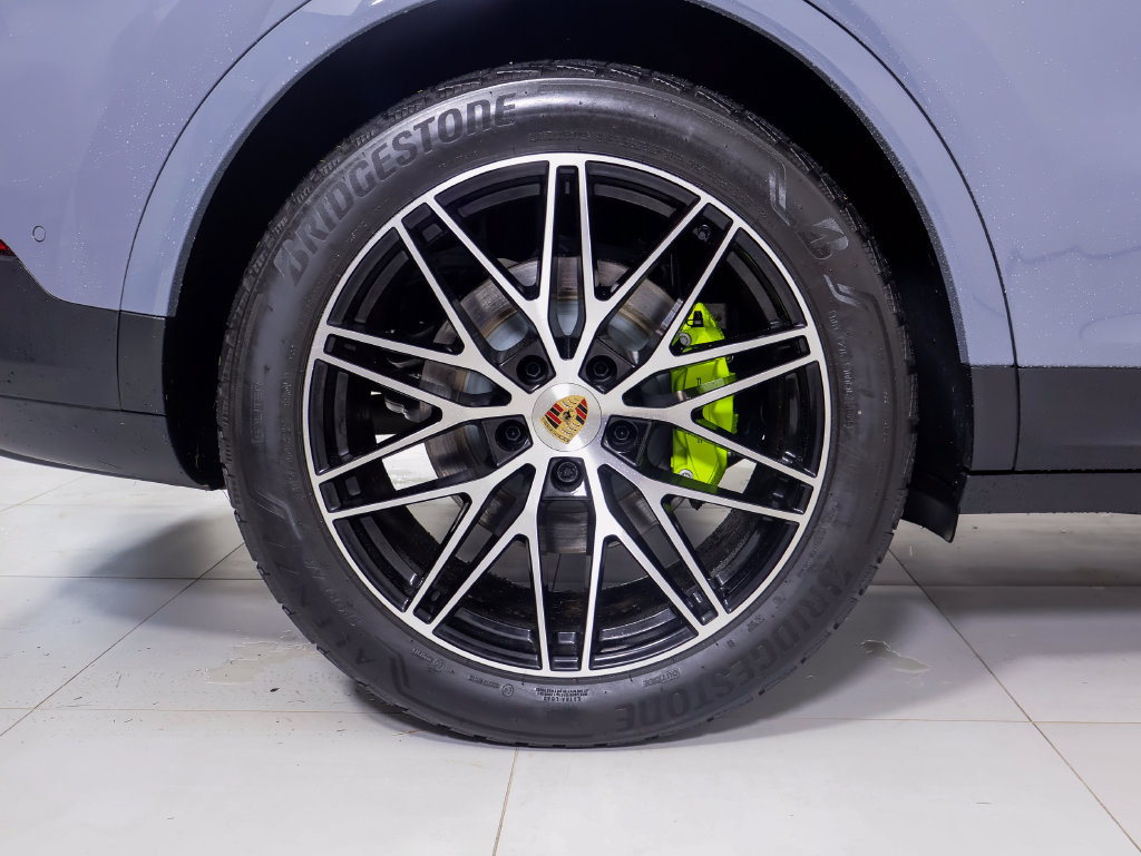 Certified 2026 Porsche Cayenne E-Hybrid Coupe AWD/4WD image 32