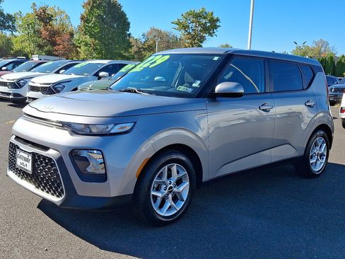 Used 2022 Kia Soul LX w/ Technology Package image 3