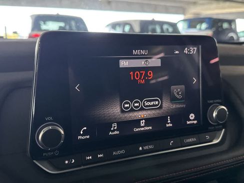 Used 2025 Nissan Rogue SV AWD/4WD image 17