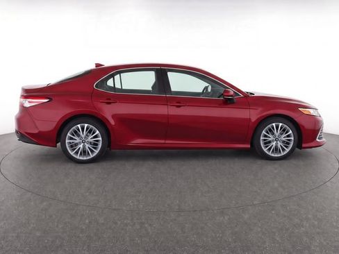 Used 2018 Toyota Camry XLE FWD image 8