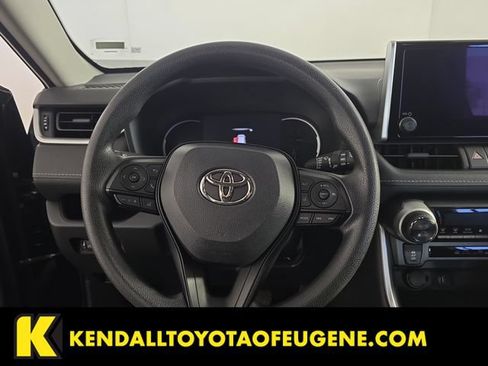 Used 2025 Toyota RAV4 XLE AWD/4WD image 12