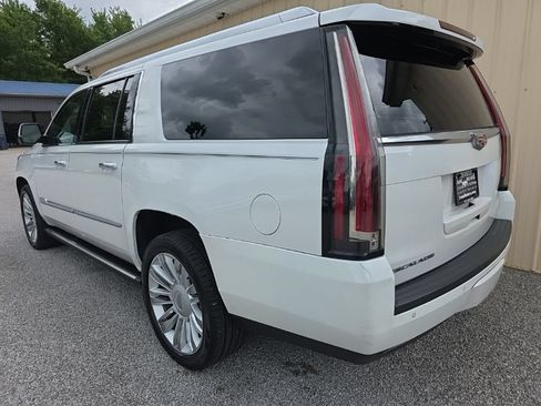 Used 2016 Cadillac Escalade ESV Platinum AWD/4WD image 10