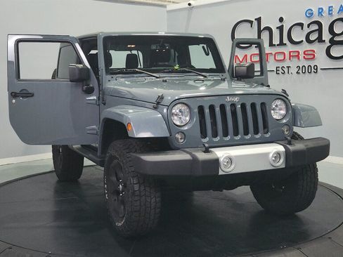 Used 2015 Jeep Wrangler Sahara w/ Connectivity Group AWD/4WD image 16