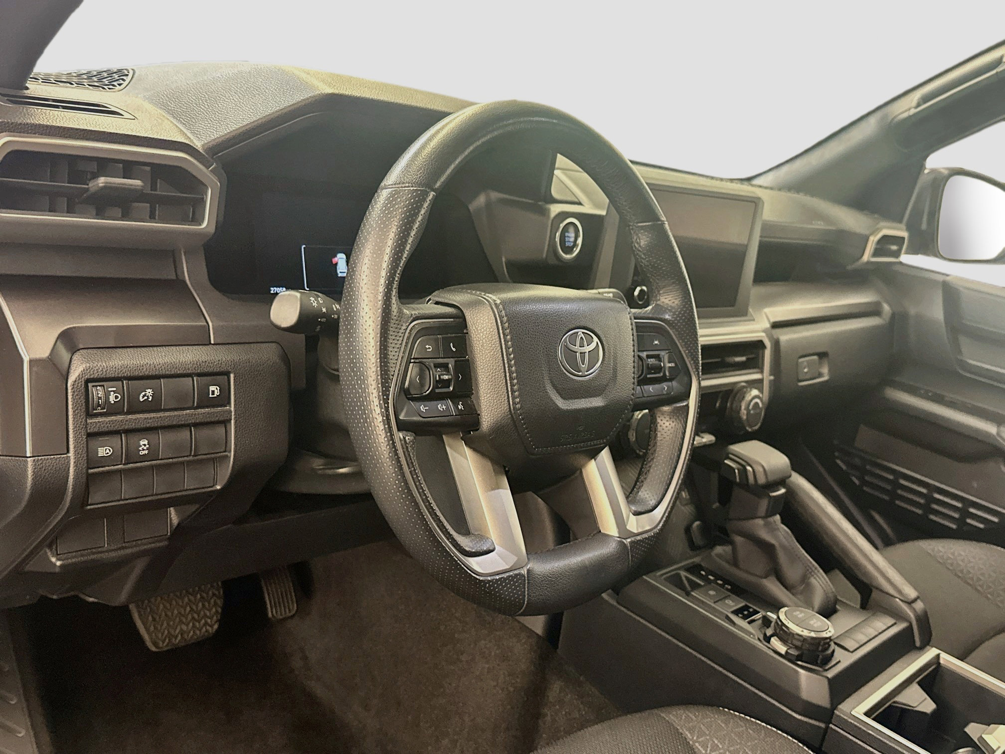 Used 2025 Toyota 4Runner SR5 AWD/4WD image 18