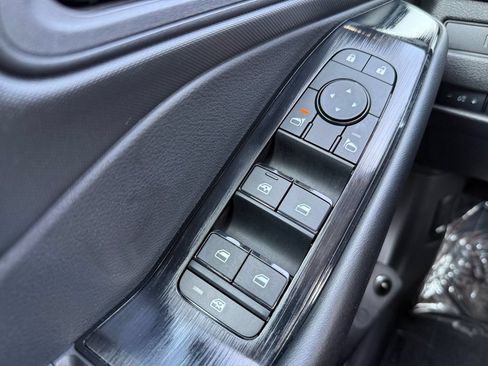 Used 2025 Nissan Rogue S FWD image 27
