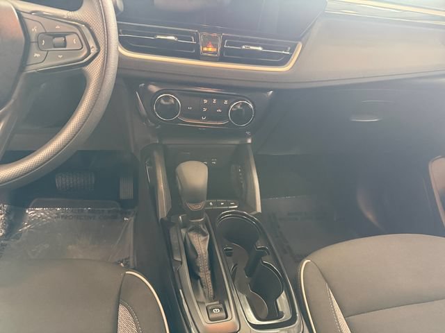 Used 2025 Chevrolet TrailBlazer LT AWD/4WD image 21