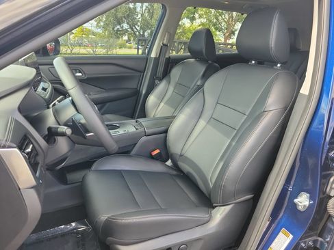 Used 2024 Nissan Rogue SL w/ SL Premium Package FWD image 16