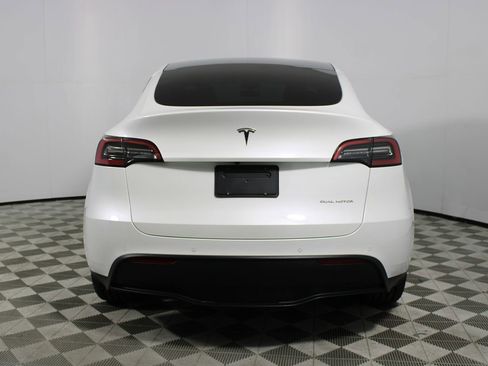 Used 2022 Tesla Model Y Long Range AWD/4WD image 32