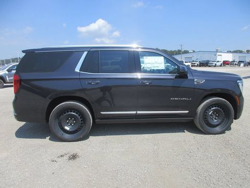 New 2026 GMC Yukon Denali w/ Denali Reserve Package AWD/4WD image 3