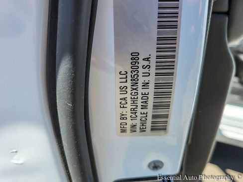Used 2022 Jeep Grand Cherokee Summit AWD/4WD image 26