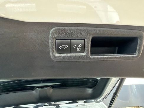 Used 2023 Toyota Venza Limited AWD/4WD image 37