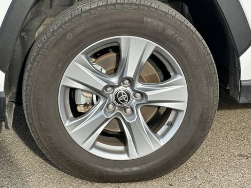 Used 2025 Toyota RAV4 XLE image 46