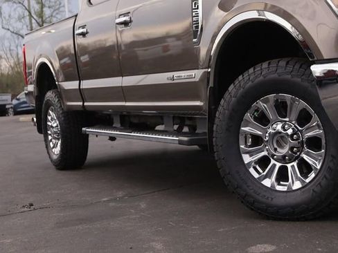 Used 2019 Ford F250 Lariat w/ Chrome Package image 3