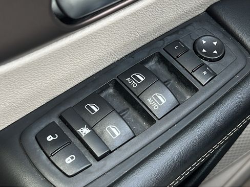 Used 2023 Chrysler Voyager LX FWD image 18