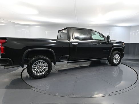 Used 2022 Chevrolet Silverado 2500 High Country w/ Z71 Off-Road Package image 6