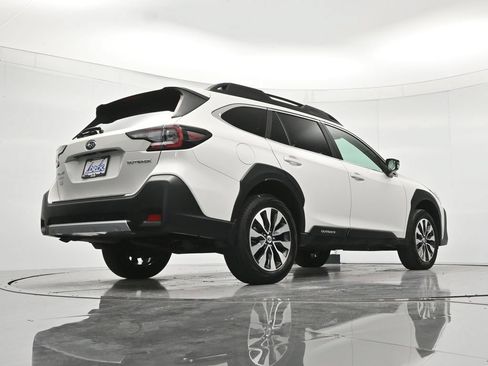 Used 2025 Subaru Outback Limited AWD/4WD image 40