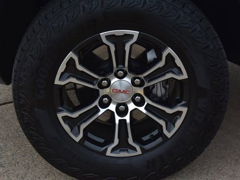 Used 2025 GMC Canyon AT4 image 10