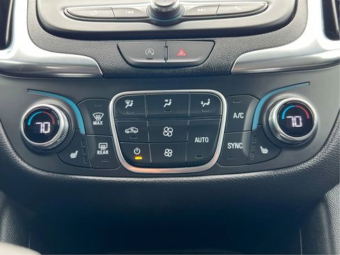 Used 2024 Chevrolet Equinox LT image 41