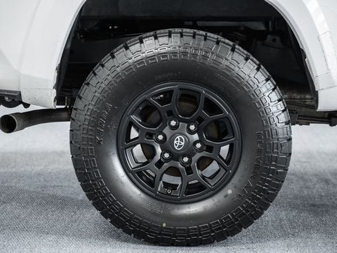 Used 2020 Toyota Tacoma SR5 image 18