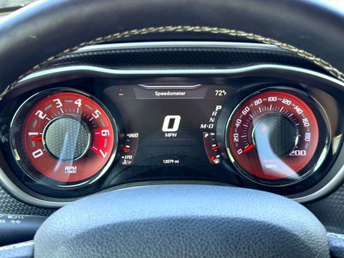 Used 2015 Dodge Challenger SRT Hellcat image 23