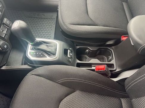 Used 2023 Jeep Renegade Latitude w/ Premium Group image 17