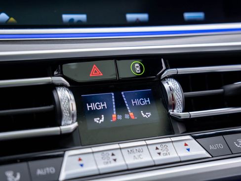 Used 2023 BMW X5 xDrive40i w/ Premium Package image 25