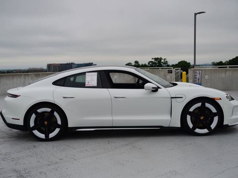 Used 2025 Porsche Taycan image 8