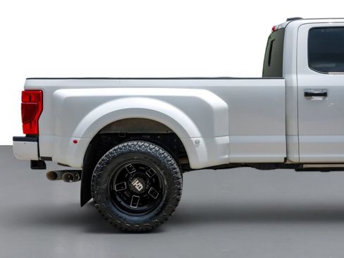 Used 2021 Ford F350 Platinum w/ FX4 Off-Road Package AWD/4WD image 7