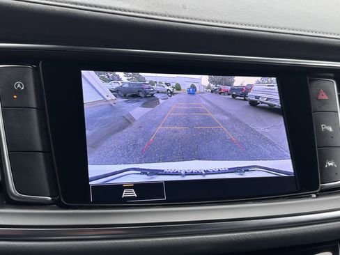 Used 2023 Buick Enclave Essence image 4