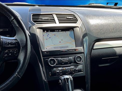 Used 2018 Ford Explorer XLT w/ Equipment Group 202A image 6