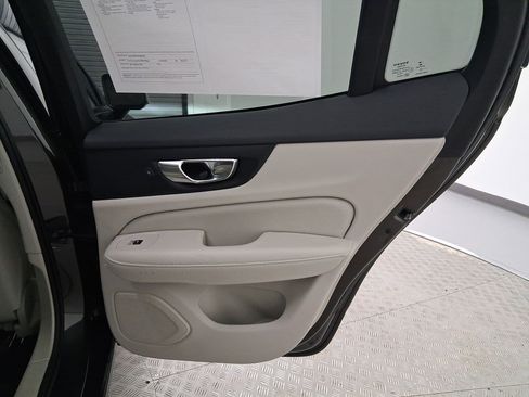 Used 2020 Volvo S60 T5 Momentum w/ Premium Package image 29