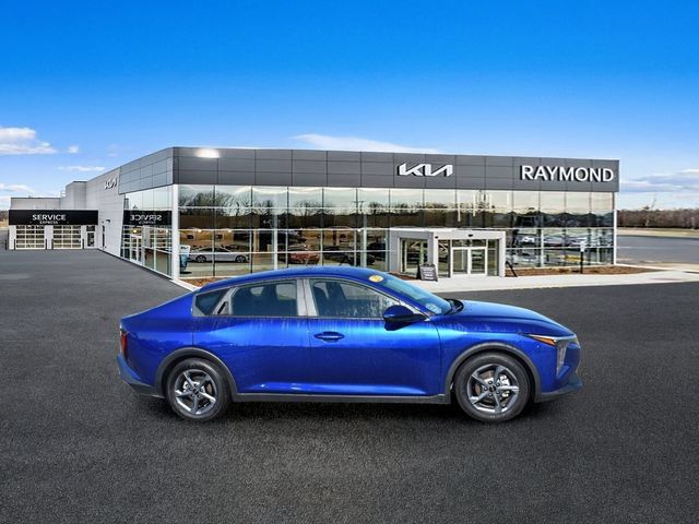Certified 2025 Kia K4 FWD image 2